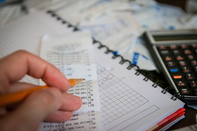 Jak zarządzać finansami domowymi